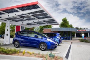 شارژ خودرو برقی با انرژی خورشیدی